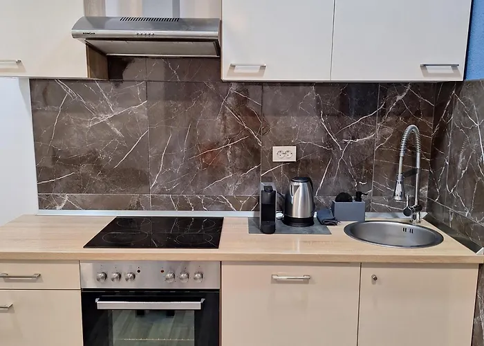 Lemon Garden * دوبروفينك