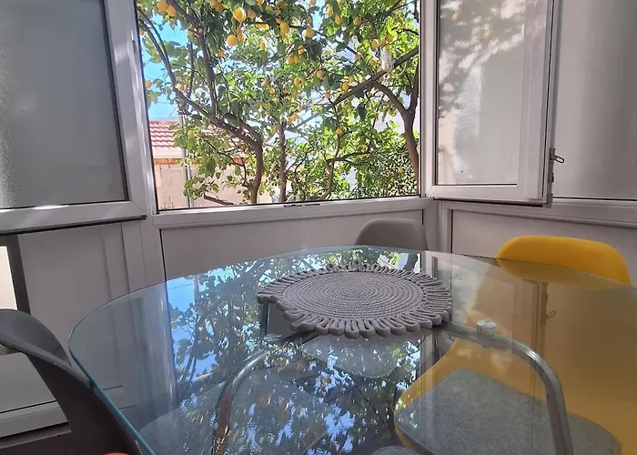 Lemon Garden * دوبروفينك