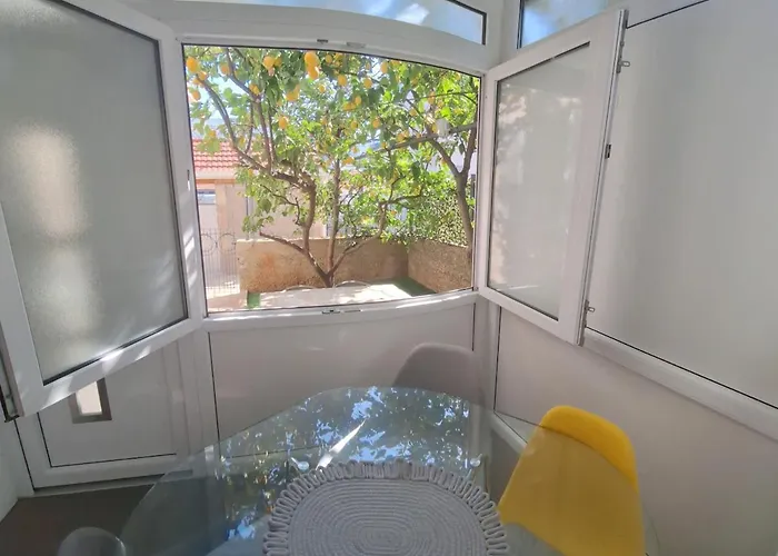 Lemon Garden شقة *